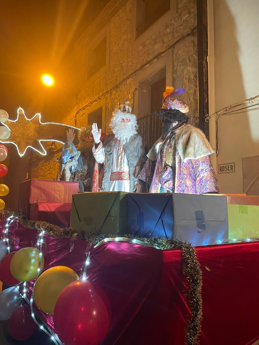 NNoticies's tweet photo. Els Reis Mags han vingut a Nalec👑🐫✨ https://t.co/kDWYANnq9Q