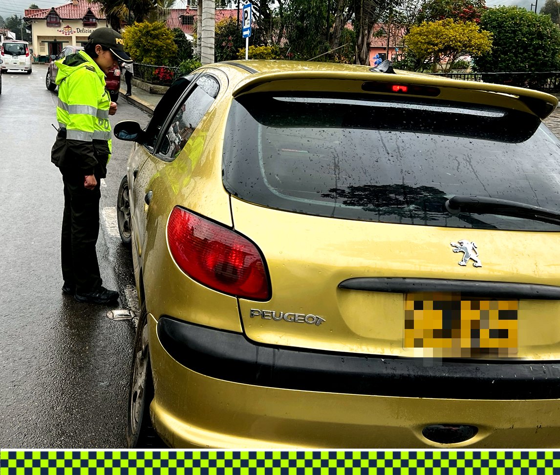 PoliciaSabana's tweet photo. Cada día reafirmamos nuestro compromiso con esta hermosa región, por eso, seguiremos construyendo un país seguro, como lo hacen cada día los uniformados en #Zipacon, donde trabajan en la prevención permanentemente.
#PorUn2023EnPaz
#DiosYPatria
#EsUnHonorSerPolicía https://t.co/ie7qZEfTbw