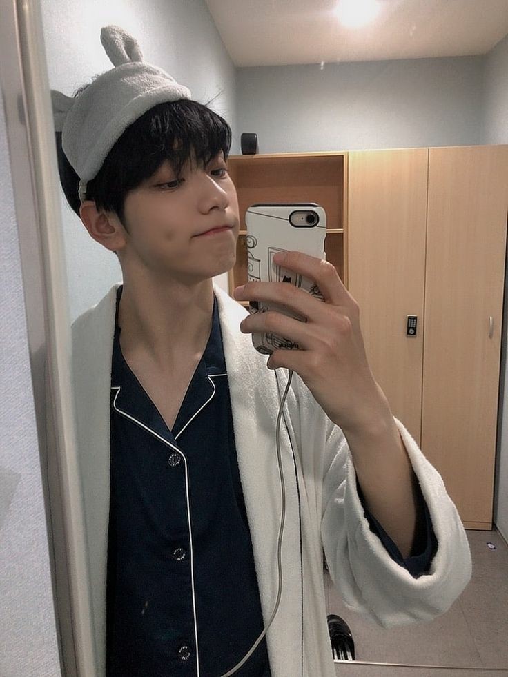 yyxywr's tweet photo. eu arrumado para enaltecer meu grupo, ver e julgar as apresentações do @MyWeekendSchool sz
#MWS2 #MyWeekendSchool2 #DTNA https://t.co/RM5HK2gt1K