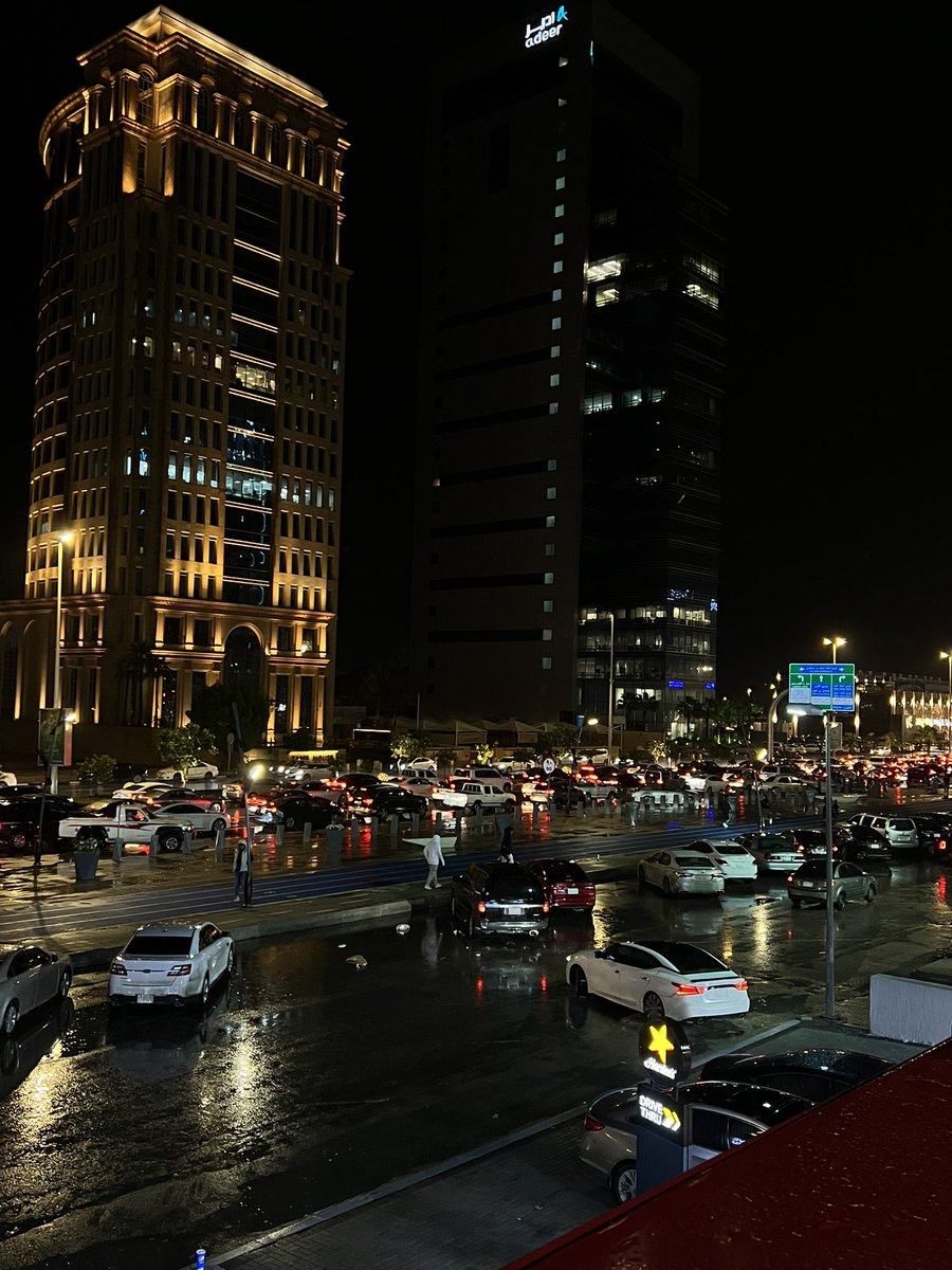 M4k76's tweet photo. اللهم اجعل لنا مع كل قطرة مطر تفريجاً وسعادة، رزقاً وعافية واستجابة لكل دعوة🤍 https://t.co/f6kSIOJSNz