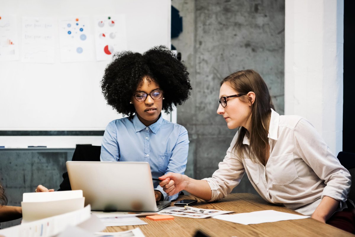 Docusign's tweet image. How growing businesses are streamlining to get ahead of the competition and navigate economic challenges. bit.ly/3GFNb9I #smallbiz #smbtech