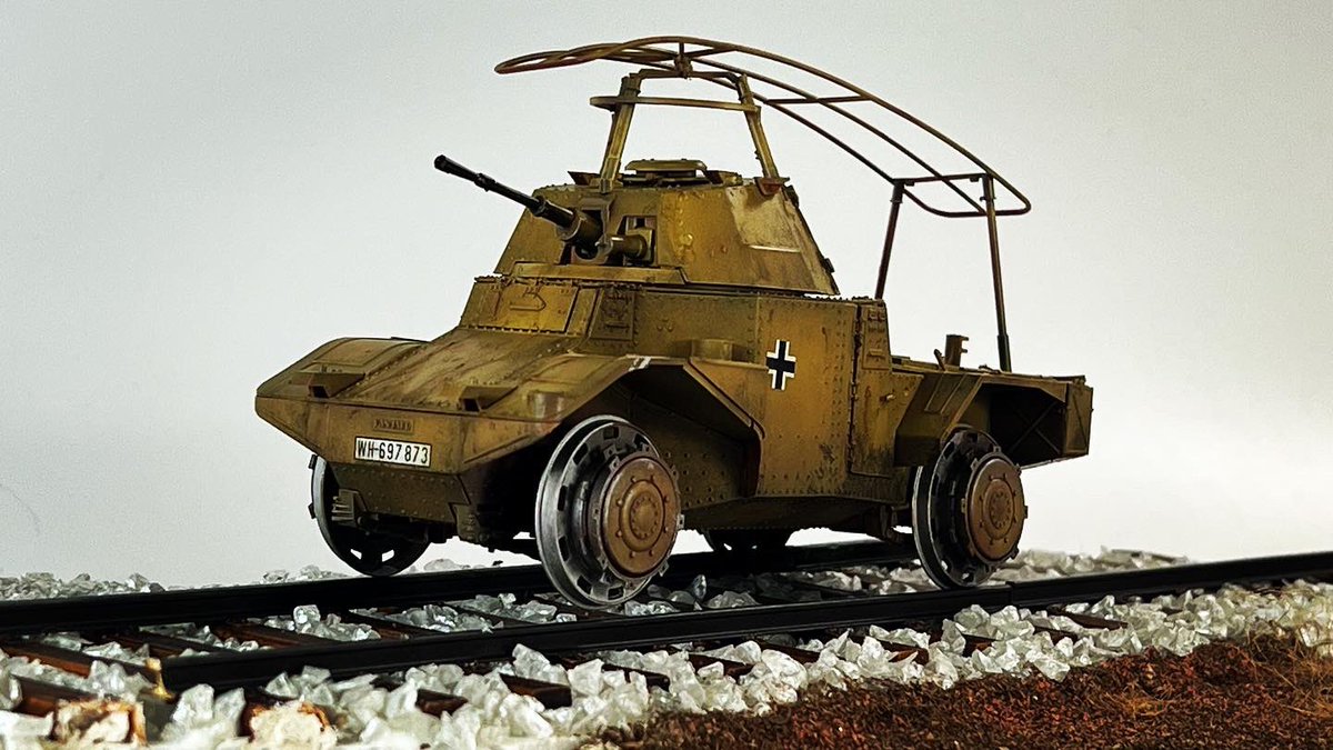 bu_suka1981's tweet photo. タミヤ1/35 ドイツ鉄道装甲車P204(f) 作成中です!
中身はICMなんですけどね!
本体と軌道は完成したのですが、おまけの兵隊2人と小物がまだでもう少しで完成できるかと思います。
軌道付きだったのでジオラマも作りました!
兵隊さんできたら色々弄ります!
#タミヤ #ICM #鉄道装甲車 #P204 https://t.co/6qPpQ3uQ2s