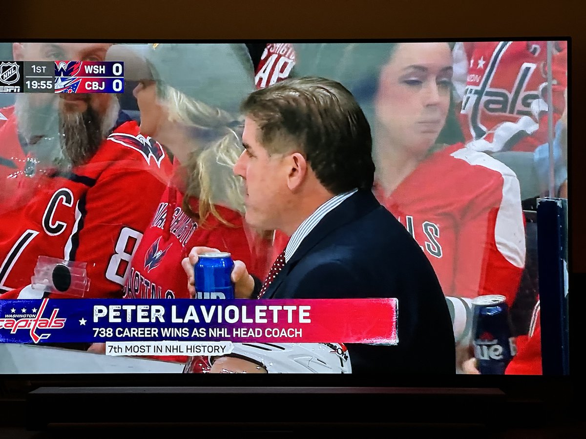 rmnb's tweet photo. The camera angle keeps making it look like Peter Laviolette is pounding Bud Lights behind the bench
📸: @pennybacker https://t.co/O6ptNcge3d