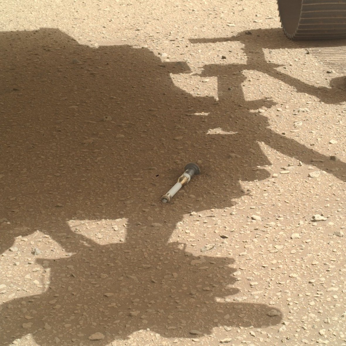 NASAJPL's tweet photo. New year, but still daring mighty things.

A few of our to-dos for 2023:
✅ Get data back from SWOT #TrackingWorldWater
✅ Watch @EuropaClipper come together on the 24/7 live cam
✅ Complete the sample depot for #MarsSampleReturn
✅ And so much more! https://t.co/50OOlKAnE7