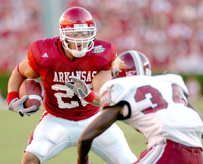 Peyton Hillis is reportedly in critical condition after saving his kids from drowning today. 

His kids are okay thankfully. 

Prayers for an Arkansas legend 🙏🙏🙏