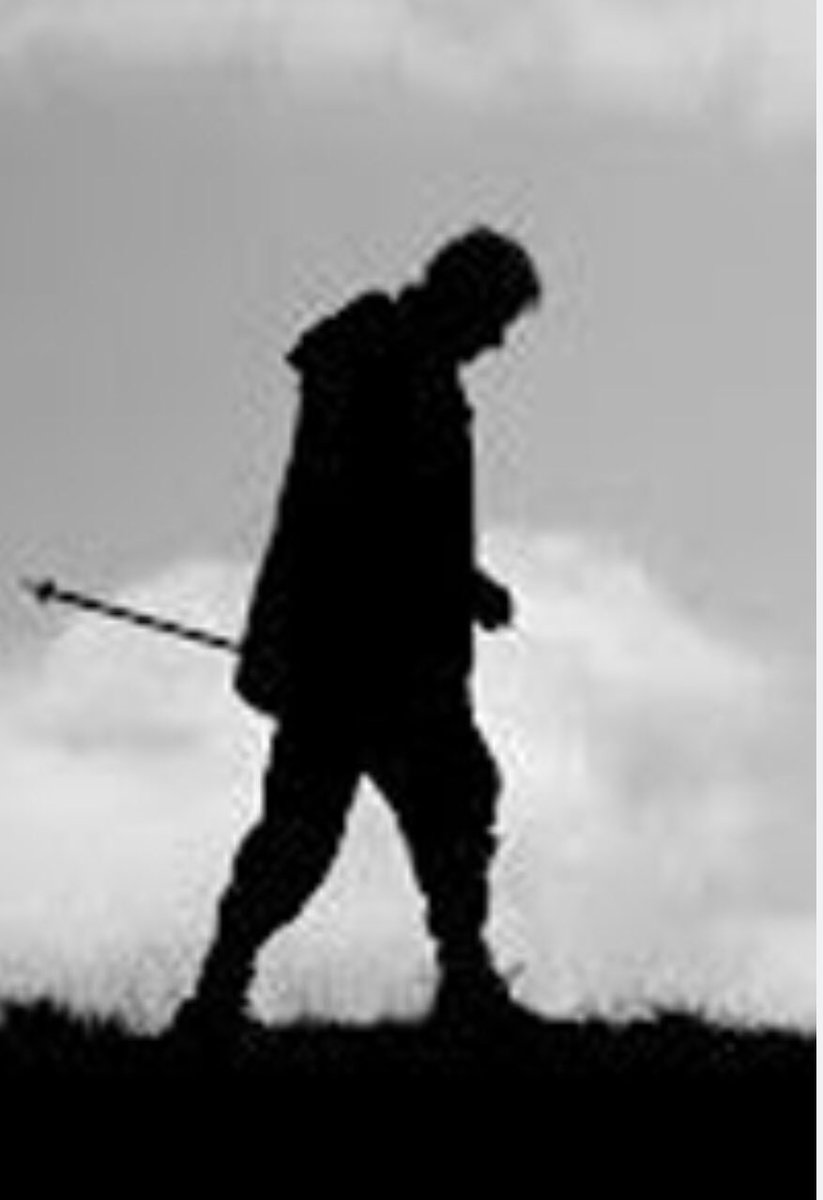 Belki de yürüyüş hayattır, amaç ve hayırlı son yürüyüşe devam etmektir. Yolda olmak, terbiye eder insanı. Tolstoy’un “bütün güzel hikayelerde, ya insan bir yolculuğa çıkar ya da şehre bir yabancı gelir.’’ demesi de bundan.Yürüyen bazen kalbine doğru yürür, bazen kalbinden dışarı.