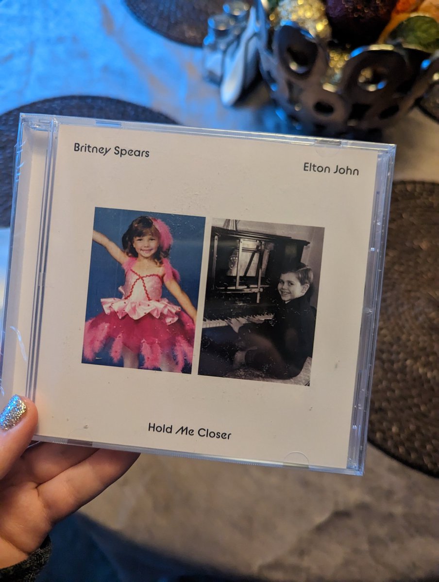 Look what finally came ! 🥳
#HoldMeCloser