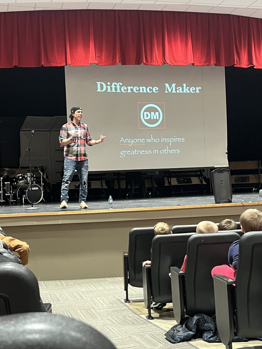 Steve_Neuberger's tweet photo. Really appreciate @Joe_Beckman speaking with our 4th-6th graders at @shcsd today. Brough a great message.  I have already heard kids talking about being a “Difference Maker”. Thanks for a great afternoon! https://t.co/XAfAFhM17I