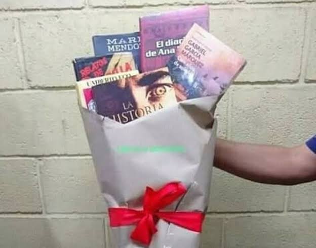 bookblackfriday's tweet photo. Vou fazer um buquê desses e mandar lá pra casa pra mim mesmo. 
O pessoal de casa vai dizer: chegou isso pra vc. Eu vou fazer cara de surpresa, claro... https://t.co/sdEhQIJkaZ