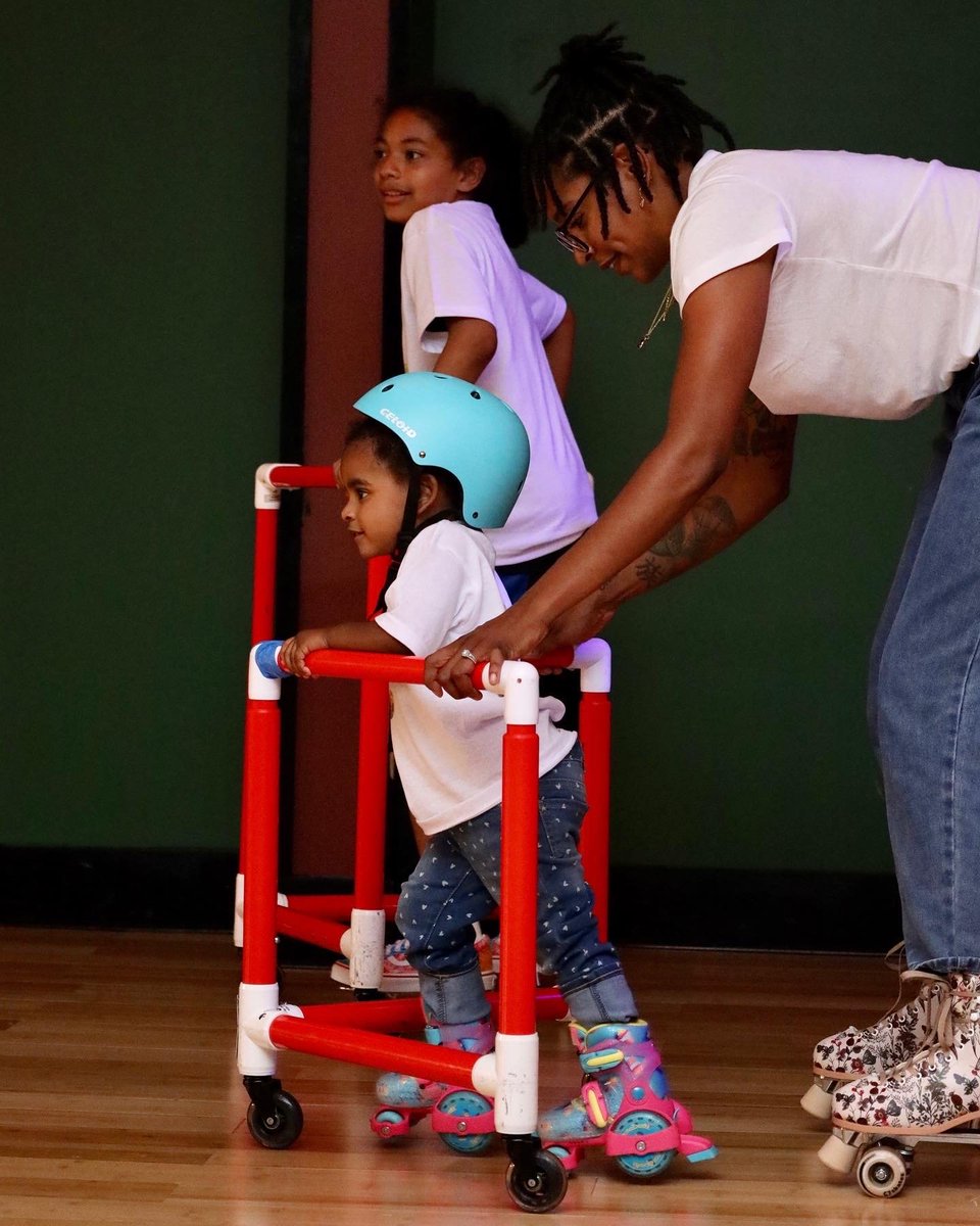 Rainy days call for indoor activities — like roller skating! 🛼🛼 #SkateFarmSouthBay has all the ingredients for a fun (and dry) day out!

They also offer skating + gaming parties, carnival activities, and more!

📍Located on Level 1 across from <a href="/bathbodyworks/">Bath & Body Works</a>.