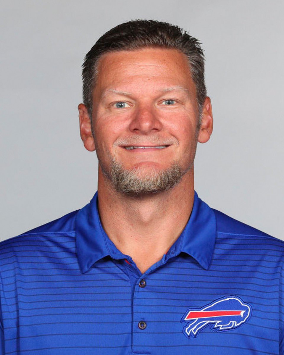 This is Denny Kellington. 

Denny gave Damar Hamlin life saving CPR on the field Monday night. He gave him chest compressions to get his heart back beating prior to being sent to the hospital. 

A true hero.

Thank you, Denny Kellington 🙏