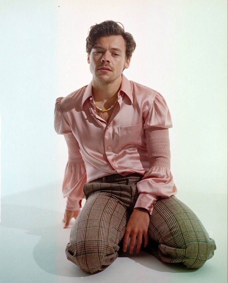 chartshstyles's tweet photo. .@Harry_Styles’ new certifications in Brazil: 

“Sign of the Times” — 2x Diamond (320,000)
“Kiwi” — 1x Platinum (40,000)
“Two Ghosts” — 1x Platinum (40,000)
“Woman” — Gold (20,000)
“Girl Crush” — Gold (20,000)
“Meet Me in the Hallway” — Gold (20,000) https://t.co/VTVhR4z4x1