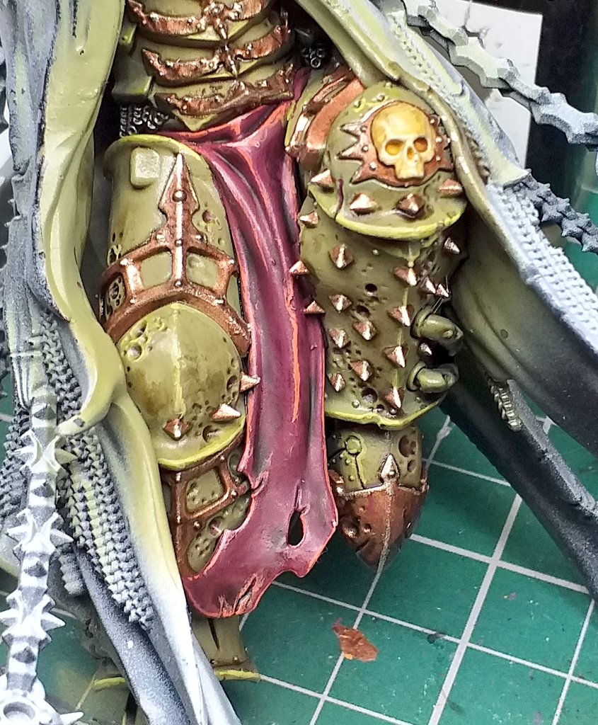 MLC_40k's tweet photo. #hobbystreak day 5. Fleshy bits round the shoulders, loin cloth and face all now done. #mortarion is starting to come togeather! #warhammer40k #WarhammerCommunity #Warmongers #PaintingWarhammer #wepaintminis #deathguard #paintingminiatures #WIP https://t.co/ZYE1s2kYue