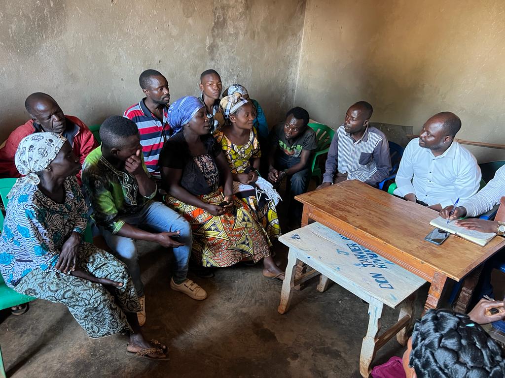 Arnotbigus1's tweet photo. L'incontournable SG le général 5☀️@BillyKambale1  s'est entretenu avec différentes couches sociales de la population de #Kanyabayonga, dont les notables et corps scientifiques des écoles et instituts supérieurs.
L'objectif 150 députés ne pas un slogan.
Force à vous mon général https://t.co/A0MexsWZik
