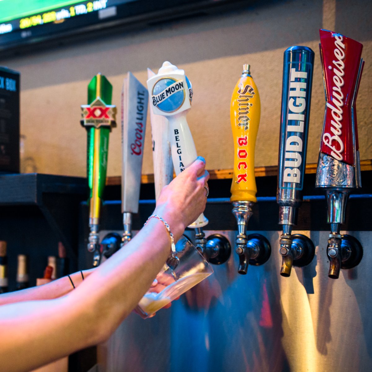 wolfies290's tweet photo. At Wolfies Restaurants &amp; Sports Bars, we have all of your favorite beers on tap. Stop in today to enjoy an ice-cold drink! https://t.co/iXNQ9XGG3v