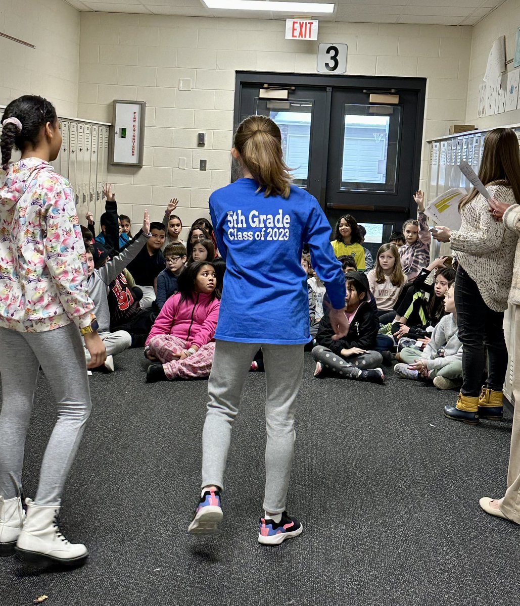 RDSPrincipalD93's tweet photo. Today our Expect Respect students helped with our PBIS Cool Tools refresher lessons!@midwestpbis @Mrs_Quintero_AP #ccsd93 https://t.co/Yx9lL3HzXm