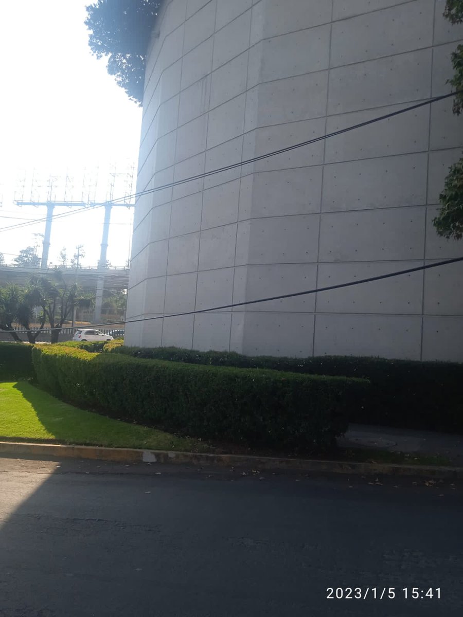 LomasDeBezares's tweet photo. @AlcaldiaMHmx Nos podrían apoyar con un cable telefónico caído a un lado de los laboratorios Roche, en la calle Molino de Bezares #9, es peligroso para los conductores que entran a la colonia. https://t.co/ZeBOAETujR