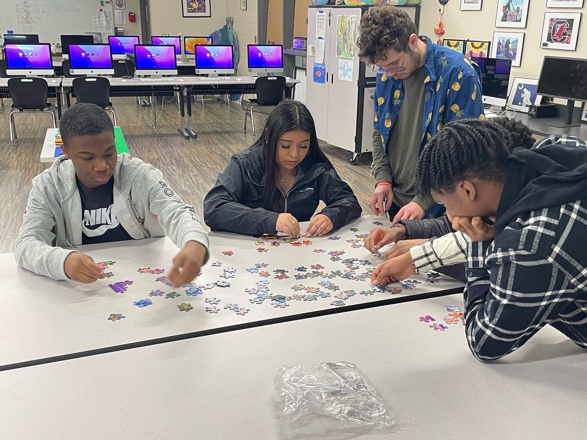 Lex2Be's tweet photo. We don't believe in traditional ice breakers at Lex2be. Instead our teacher gave us kids puzzles with no reference pictures or the box. Its amazing how fast we became friends. What a great first day! @L2IC_CATE @lexingtontwo #Wearelex2 #Lex2this #lex2be #cte https://t.co/ZOAtFrKU2O