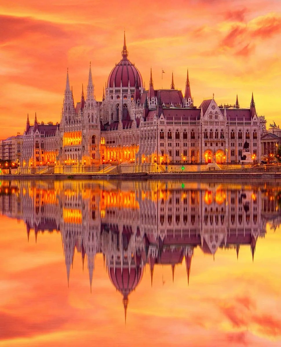 TravelVida's tweet photo. Budapest, Hungary 🇭🇺
📸: @polalbarran | IG https://t.co/JgFJAV6DcX