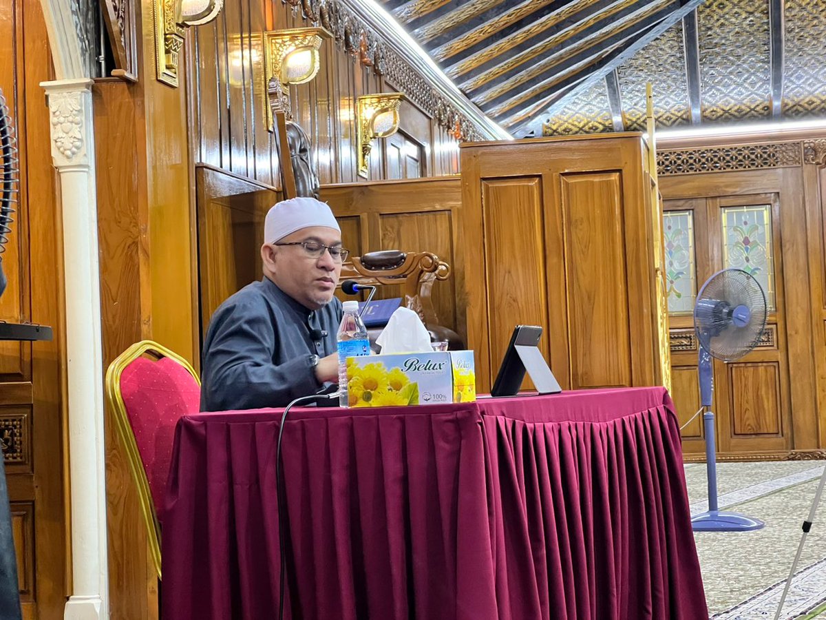 PetraJayaMP's tweet photo. Alhamdulillah…Subuh tadi berjemaah bersama penduduk setempat di Masjid Al-Qadim, Sibu, sebelum minum pagi di Bangunan Lakis https://t.co/YiflkfEfm7
