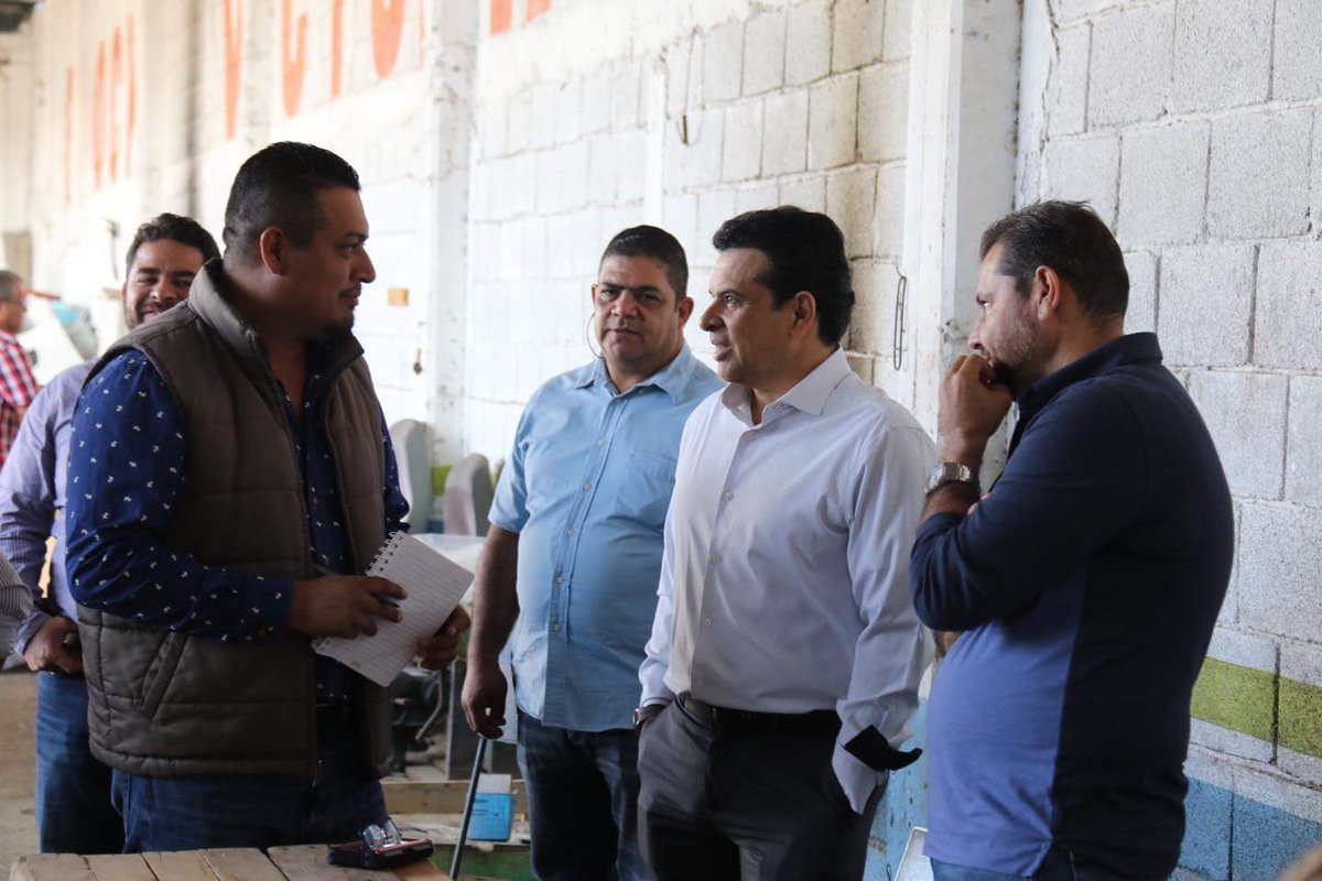 SoyLaloGattas's tweet photo. Nos reunimos con personal de #ServiciosPúblicos para analizar la problemática del servicio de recolección y definir la estrategia a implementar para solucionarla a la brevedad.

¡Gracias por su esfuerzo y compromiso de seguir adelante juntos! https://t.co/3OHMCLxvzI