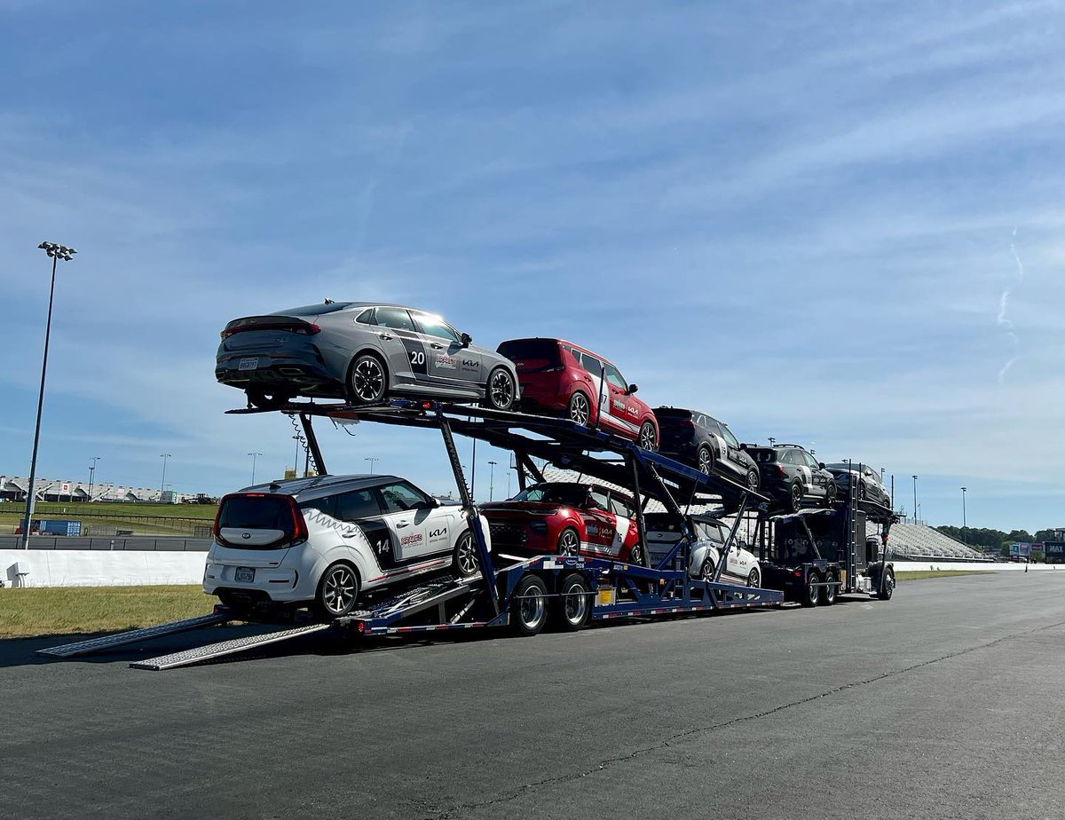 As we begin an incredible year teaching #teendefensivedriving skills across the U.S., huge thanks to our wonderful friends at @GlovisAmerica!  Transporting our fleets of <a href="/Kia/">Kia America</a> vehicles across the nation is a huge job, and no one does it better.
#PutOnTheBrakes #VehicleTransport