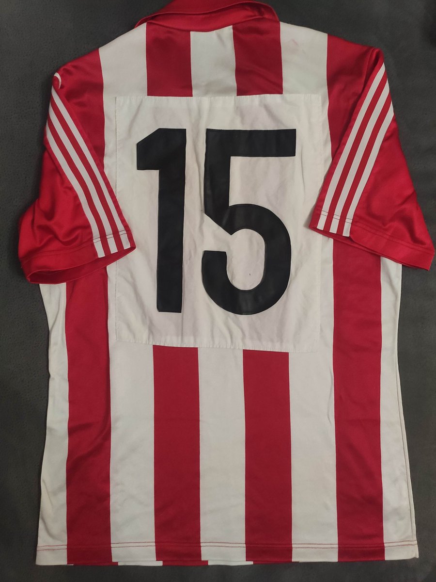 athbilbaoshirt's tweet photo. 1981-1982 camiseta utilizada por #Merayo el 23/03/1982 en el homenaje al gran Txetxu Rojo en San Mamés contra la selección inglesa (cambiada con Tony Morley) @athleticclub #athletic #txetxurojo https://t.co/q9M3XSrgIK