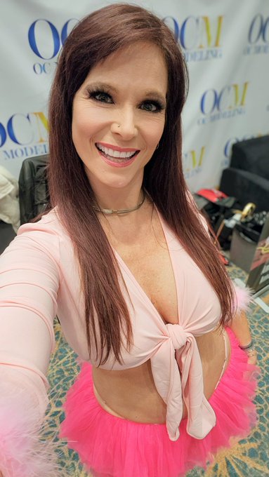 At @AeExpo signing for the amazing @OCModeling! If you haven't stopped by yet, get your asses over here<a class="tags" href="/tag/aeexpo">@aeexpo</a><a class="tags" target="_blank" title="On Twitter" href="/?out=eyJ0eXAiOiJKV1QiLCJhbGciOiJIUzUxMiJ9.eyJpYXQiOjE3MjAzMTI5MTIsImlzcyI6InR3cG9ybnN0YXJzLmNvbSIsIm5iZiI6MTcyMDMxMjkxMiwiZXhwIjoxNzUxODQ4OTEyLCJyZWRpcmVjdF91cmwiOiJodHRwczovL3R3aXR0ZXIuY29tL09DTW9kZWxpbmcifQ.7V9dVmBPy3cxNBojkYmlPWDsQEXVHT1VopF6IzYL5ysWvMIyjO0zLp2vJZS57jd2tqTl4APyVCokHU9kO-B33A">@OCModeling</a><a href="/tag/ihaveawife"class="tags"><span>#ihaveawife</span></a>