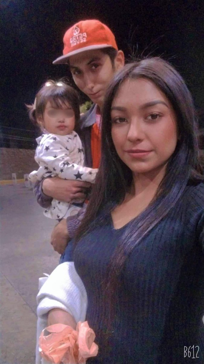 SivarNewsSV's tweet photo. ¡Eso es amor! 🥹🥰💕 Un hombre presumió que su pareja y su hija fueron a visitarlo a la gasolinera en pleno 31 de diciembre a mitad de la noche, pues le tocó trabajar en Año Nuevo. https://t.co/jYLDW2m5G2