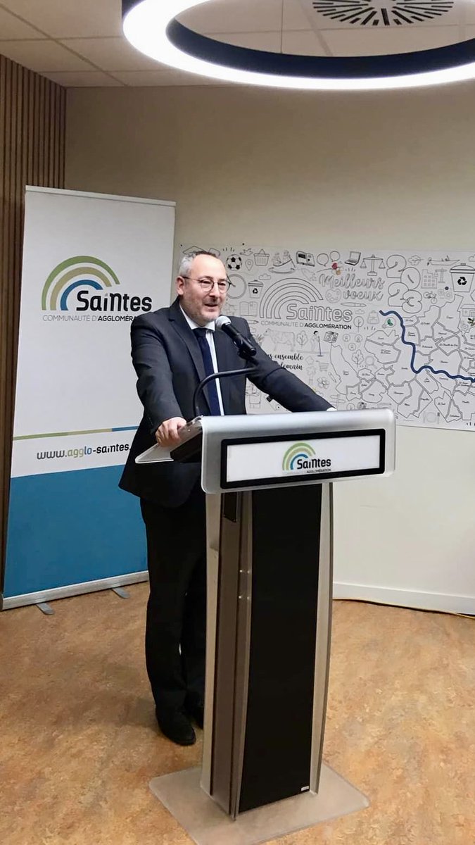 cplassard's tweet photo. 📆 VOEUX AGGLOMÉRATION DE SAINTES 📆
￼
#CormeRoyal #Pisany #LaClisse #Luchat sont sur ma circonscription ET dans l’Agglomération de Saintes.

C'est donc avec plaisir que j'ai assisté aux voeux du Président @brunoDRAPRON !

Premiers voeux d'une longue liste... https://t.co/rIckAkLXN2