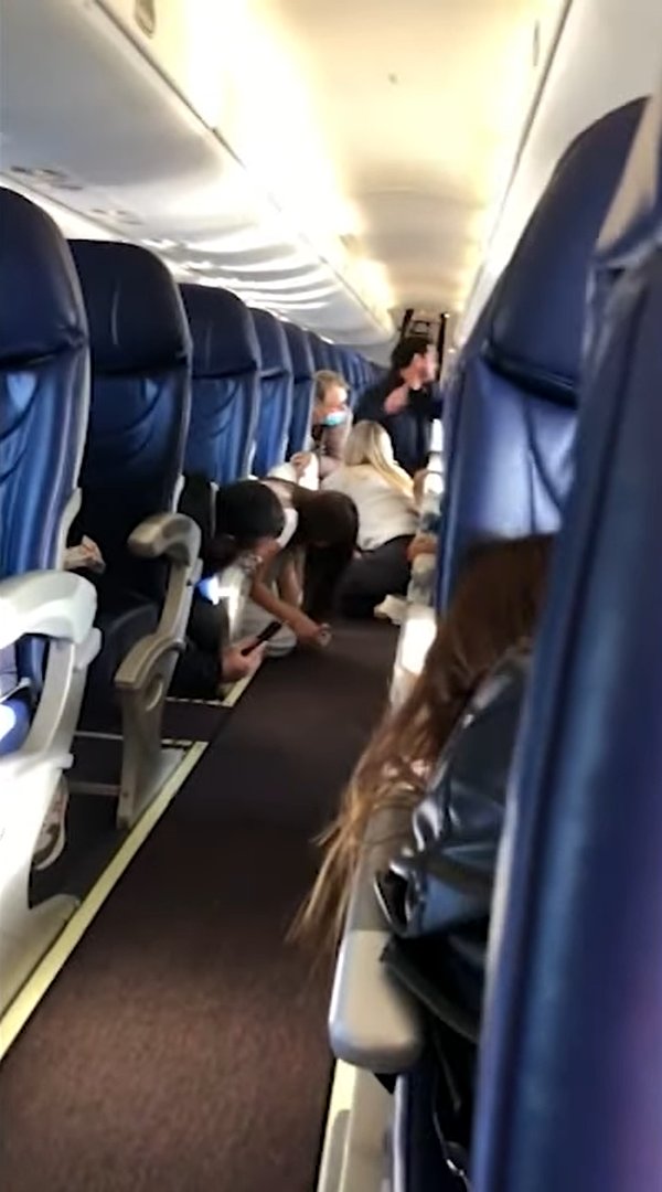WATCH: Aeromexico Passengers Take Cover As Plane Is Fired Upon At Culiacán Airport  breaking911.com/watch-aeromexi…
