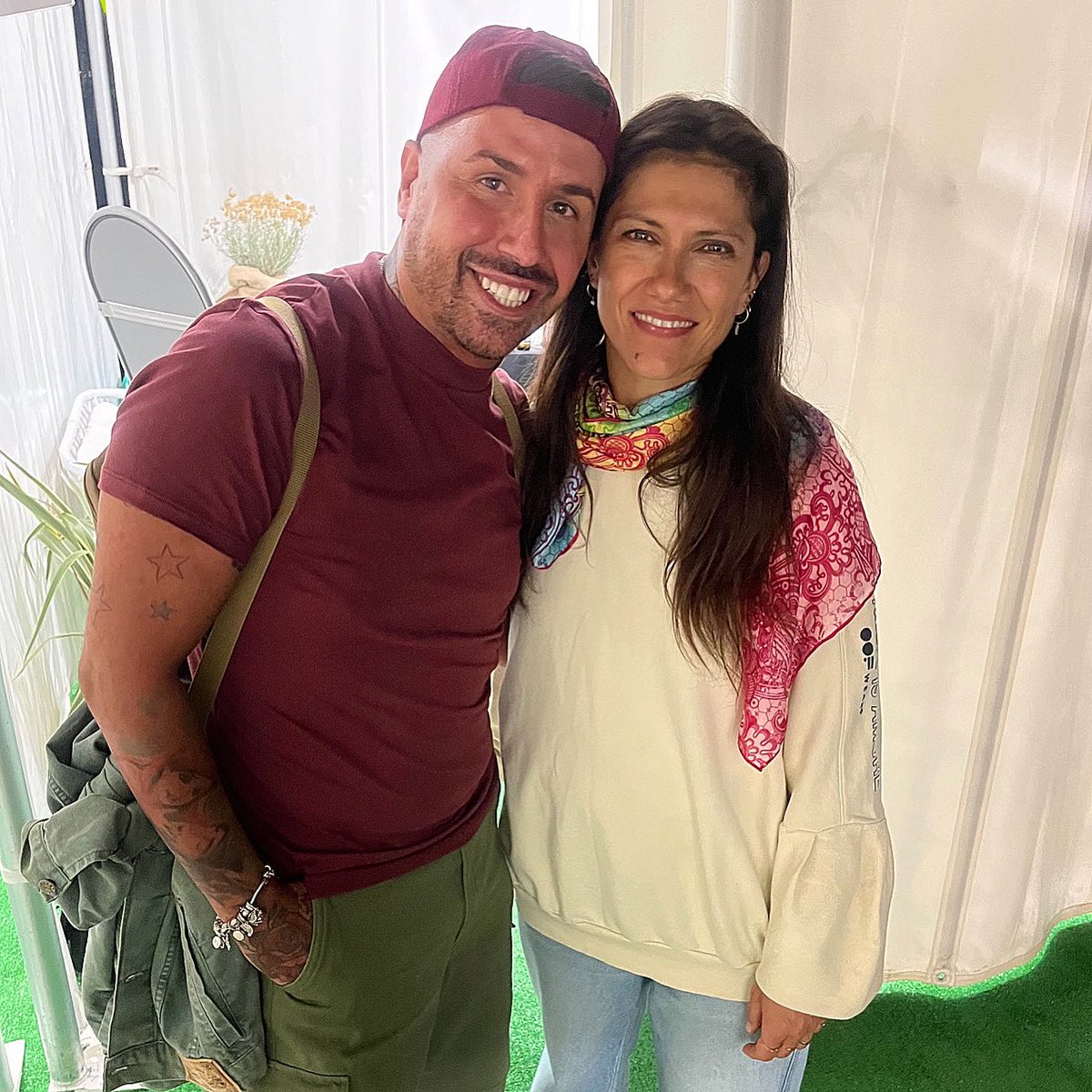 vortexes1's tweet photo. @elisatoffoli  love u amica mia❤️🎄🎄 https://t.co/pOEWoUA8fF