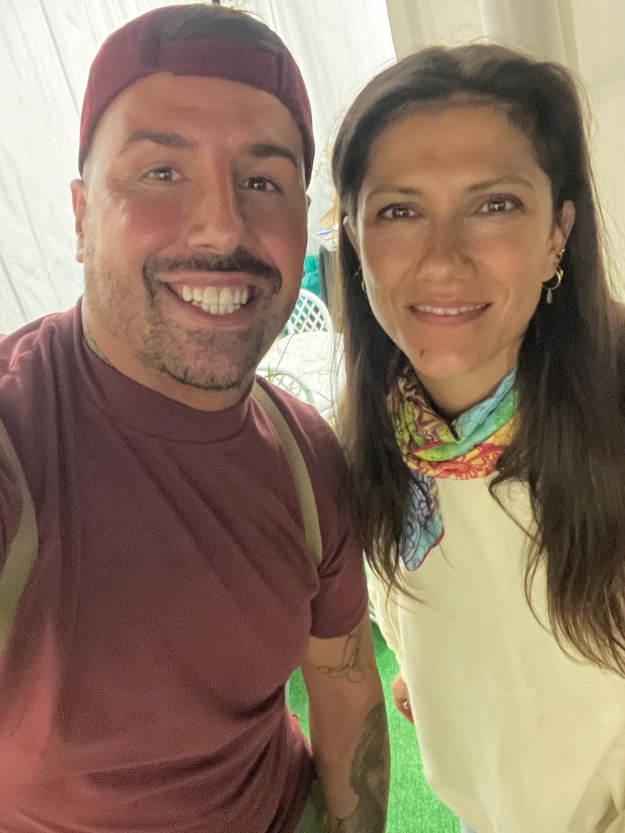 vortexes1's tweet photo. @elisatoffoli  love u amica mia❤️🎄🎄 https://t.co/pOEWoUA8fF