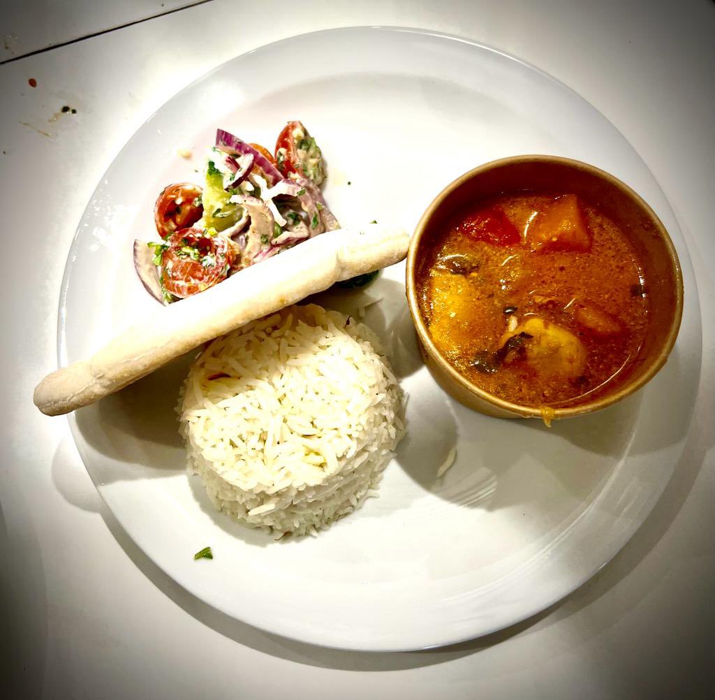 👨🏻‍🍳Jas our community chef and volunteers cooked a delicious curry today for the community at Laurence Larder.  

🍴🍛 We believe that everyone should have access to healthy and nutritious food in #Brent. 

📍Christ Church, Willesden Lane, NW6

#StLaurencesNW6 #LaurencesLarder