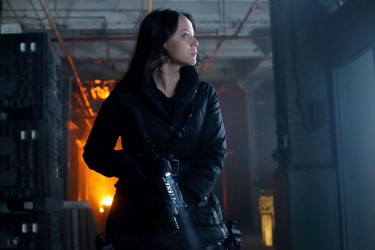 baz_blackadder's tweet photo. TBT ~ Melissa O'Neil as Two in "Dark Matter" Season 3 Episode 3. #TBT #ThrowbackThursday #DarkMatter #MelissaONeil #TwoBoss https://t.co/gaFCpbJKf6
