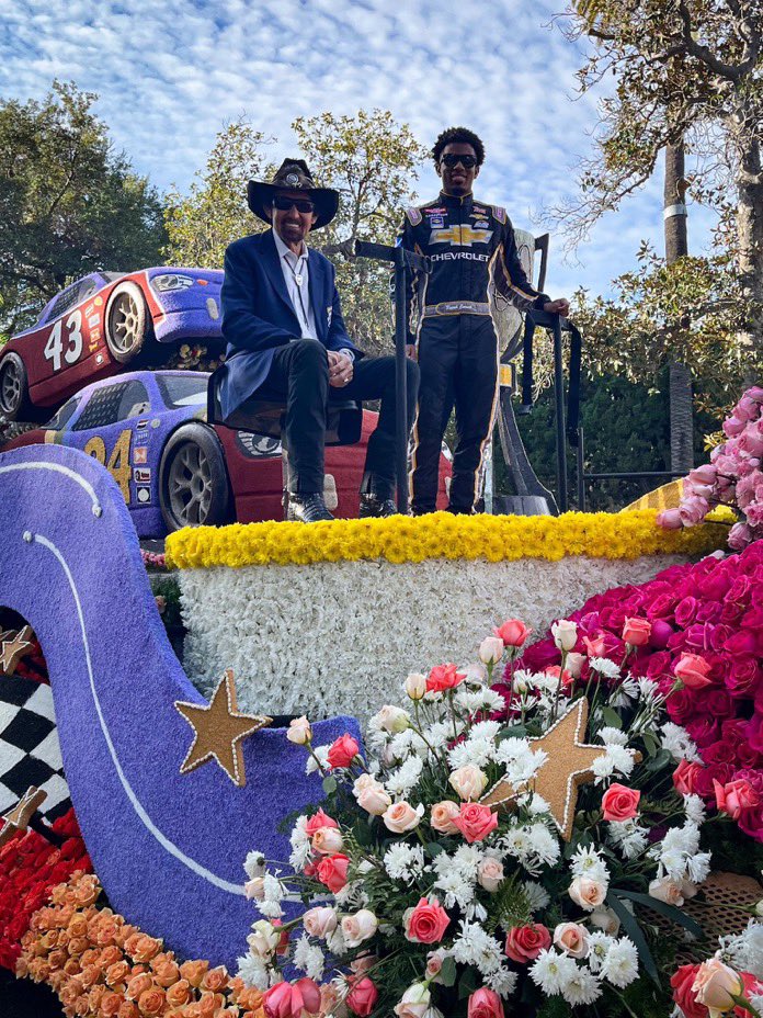 They’ve got one of the best views today! 🌹

<a href="/therichardpetty/">Richard Petty</a> | <a href="/rajahcaruth_/">Rajah Kirby Caruth</a>