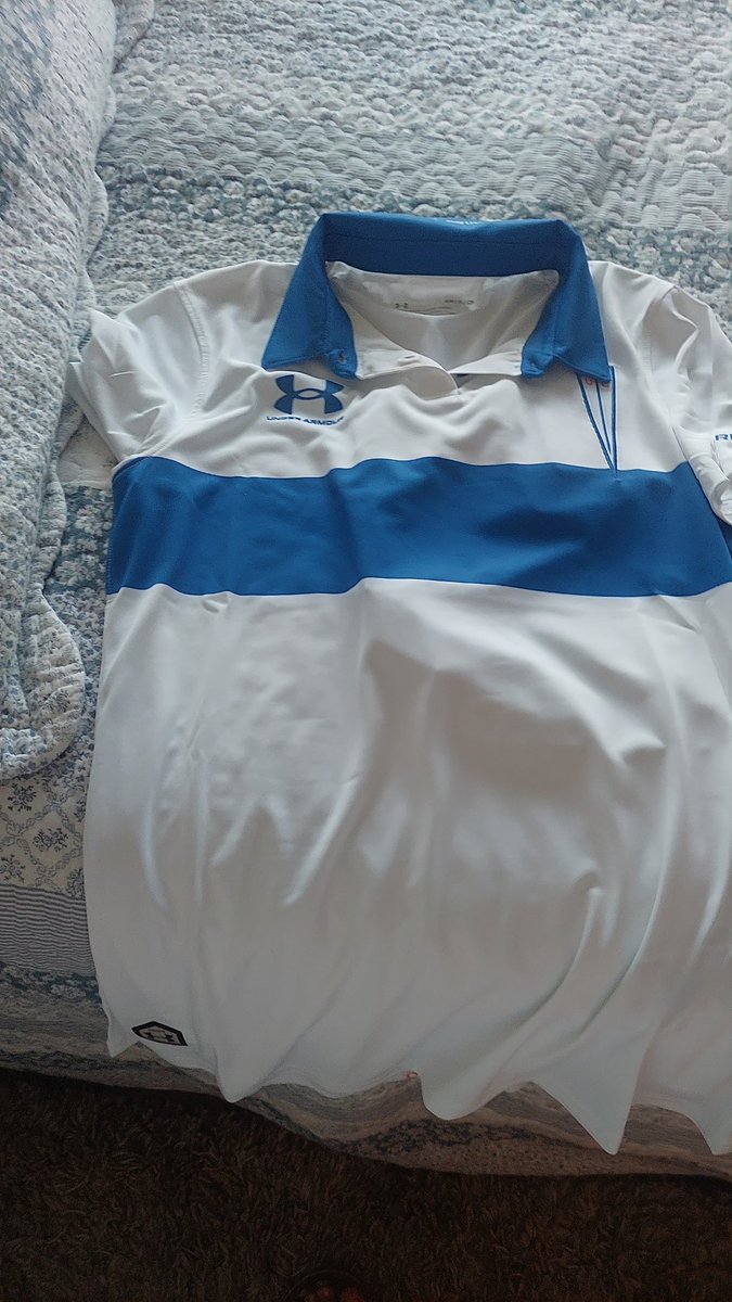 fran_abog's tweet photo. @Cruzados Compre la camiseta femenina y llego esta, sin los sponsors, no se si es bueno o malo, cómo es el tema del cambio de productos? https://t.co/89JRGRkfea
