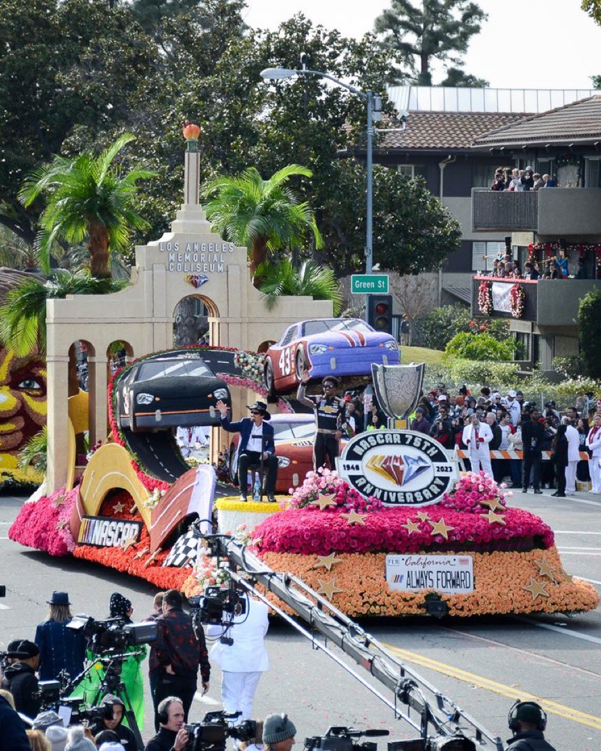 What a great weekend we had! 

#NASCAR75 | <a href="/RoseParade/">Rose Parade</a>