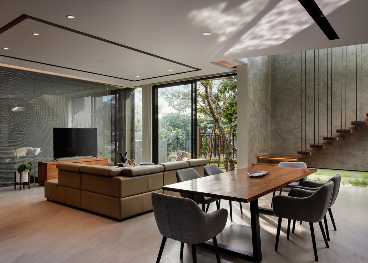 CravenRealtors's tweet photo. A spacious design enhances the natural light that works its way into this #modernhome. #interiors  https://t.co/ASbJ6Doe1U https://t.co/iL6NaUUtrN