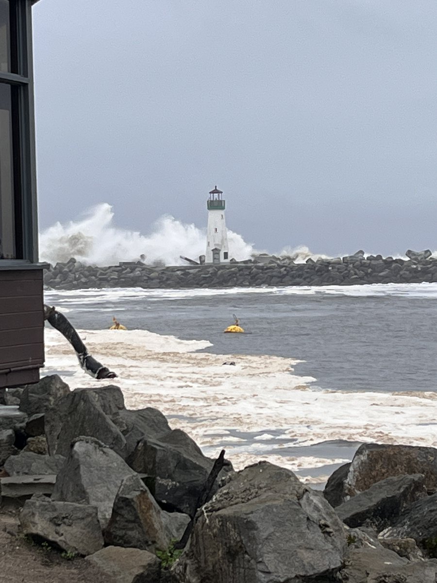 dgrelin's tweet photo. Santa Cruz Harbor hit by the heavy storm https://t.co/qPzEIsXvtu