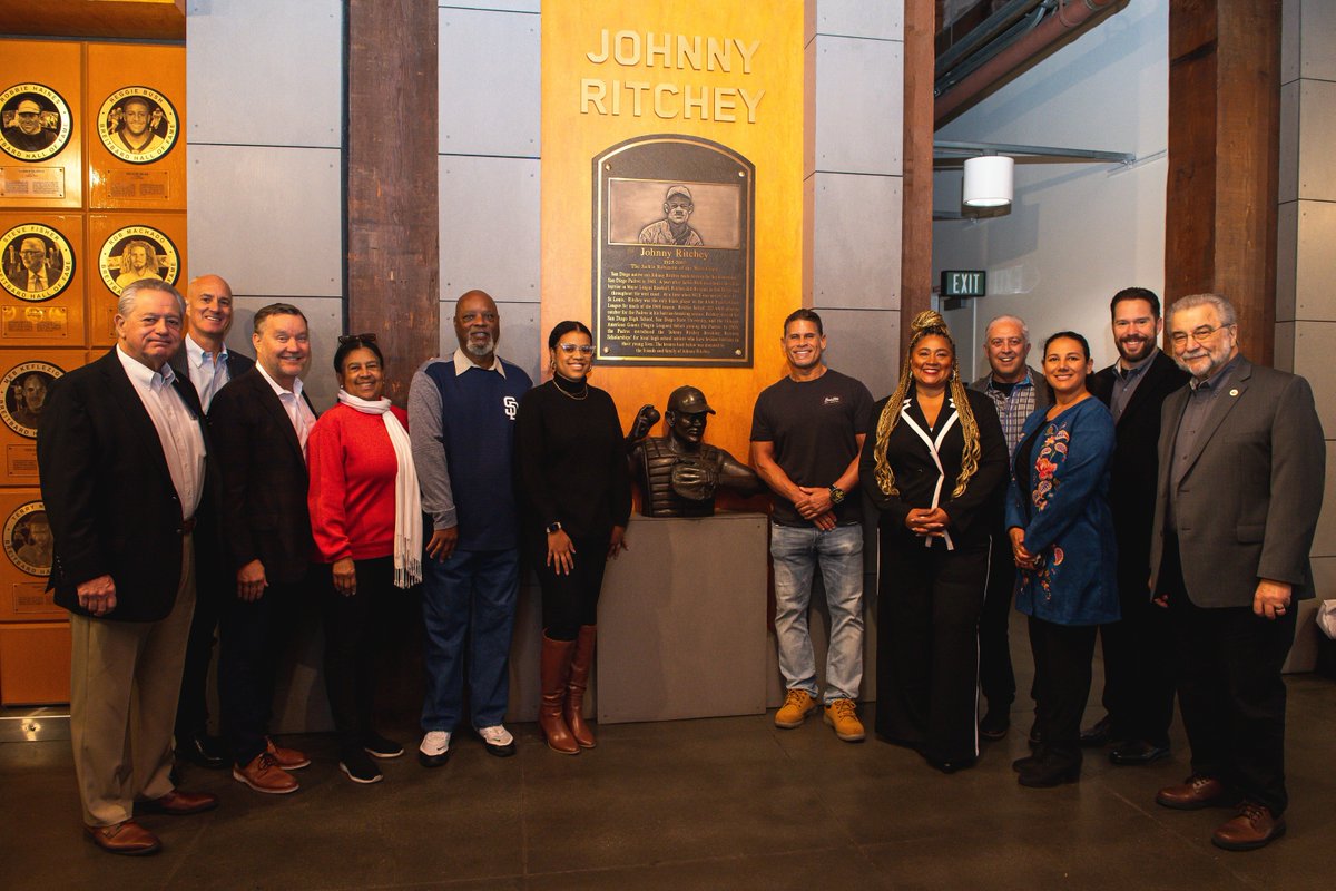 MasonsofCA's tweet photo. Today, the San Diego @Padres and @RealityChangers, in partnership with the Masons of California, announced the expansion of the Johnny Ritchey Scholarship which helps students that have overcome significant adversities in their pursuit of higher education.

#MasonsofCA https://t.co/REEKXW9NNR