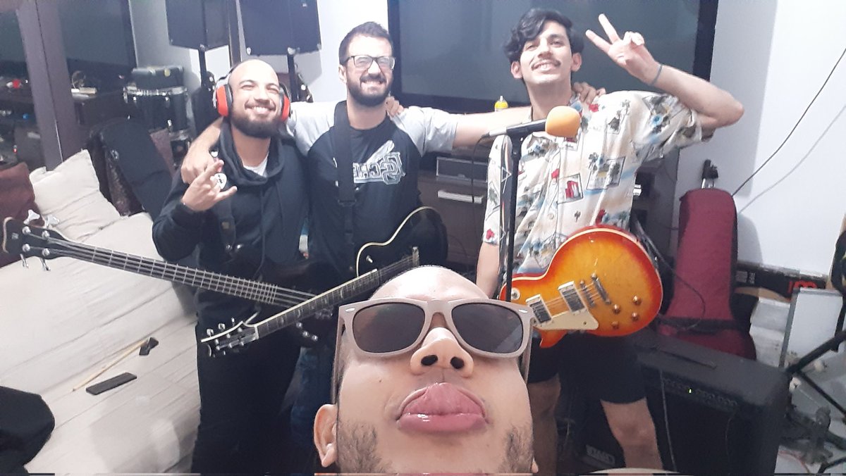 No hay palabras para describir la felicidad que siento...pero les dejo esta fotito para el recuerdo: