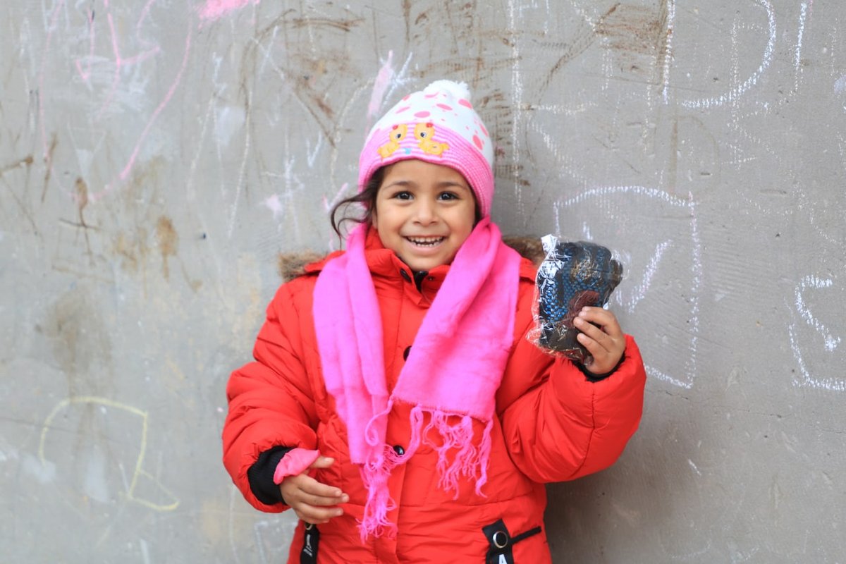 حين نصل إليهم بعطائكم
تتبدل الأحوال، يزول الألم، لينتشر الأمل
وتختفي الدمعة، لتحل البسمة
بعطائكم نصل إليهم بالدفء والأمل والضحكات
شاركنا تدفئة النازحين من برد الشتاء
#امنحهم_دفئا
للتبرع والتواصل : 00970599486524