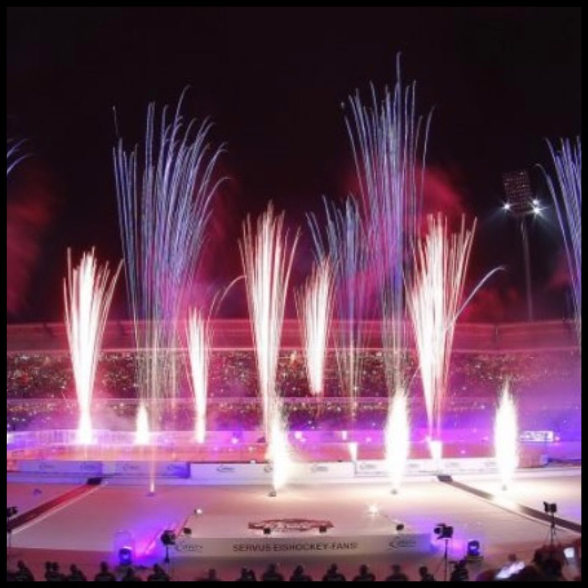 Weimsy's tweet image. On this day 10 years ago (January 5, 2013), the first outdoor DEL Winter Game took place in front of 50,000 people at a sold out Nürnberg Stadium. 

Thomas Sabo/Nürnberg Ice Tigers (4) VS Eisbären Berlin (3) 🏆                          

@Ice_Tigers @Eisbaeren_B @DELoffiziell