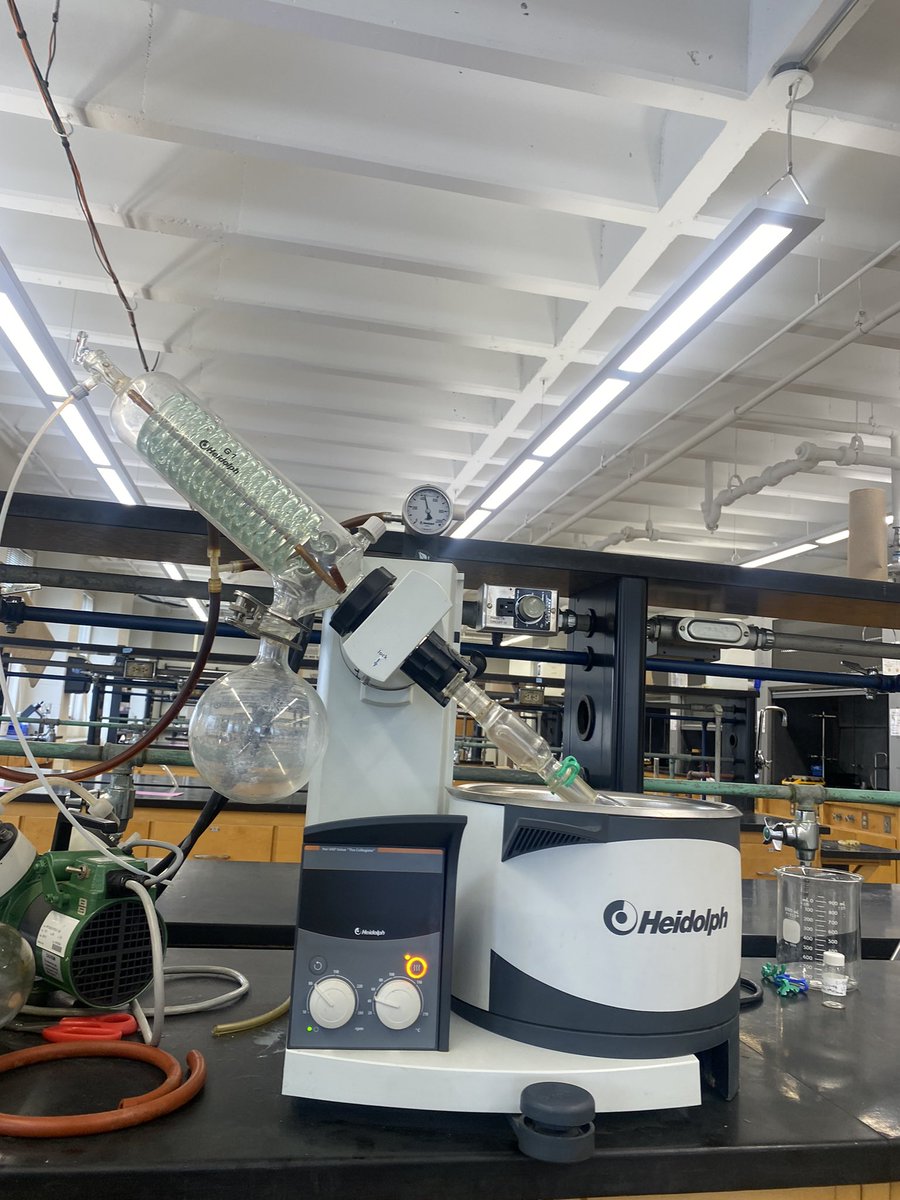 RoseYemane's tweet photo. Just learned how to use the evaporator  machine to take some hexane off the product and I run NMR for several hours😢 But they’re looking pretty good so far!!

@DrTNTina 

#ResearchSuccess

#LorasJTermResearch2023 https://t.co/lmLkSFENXs