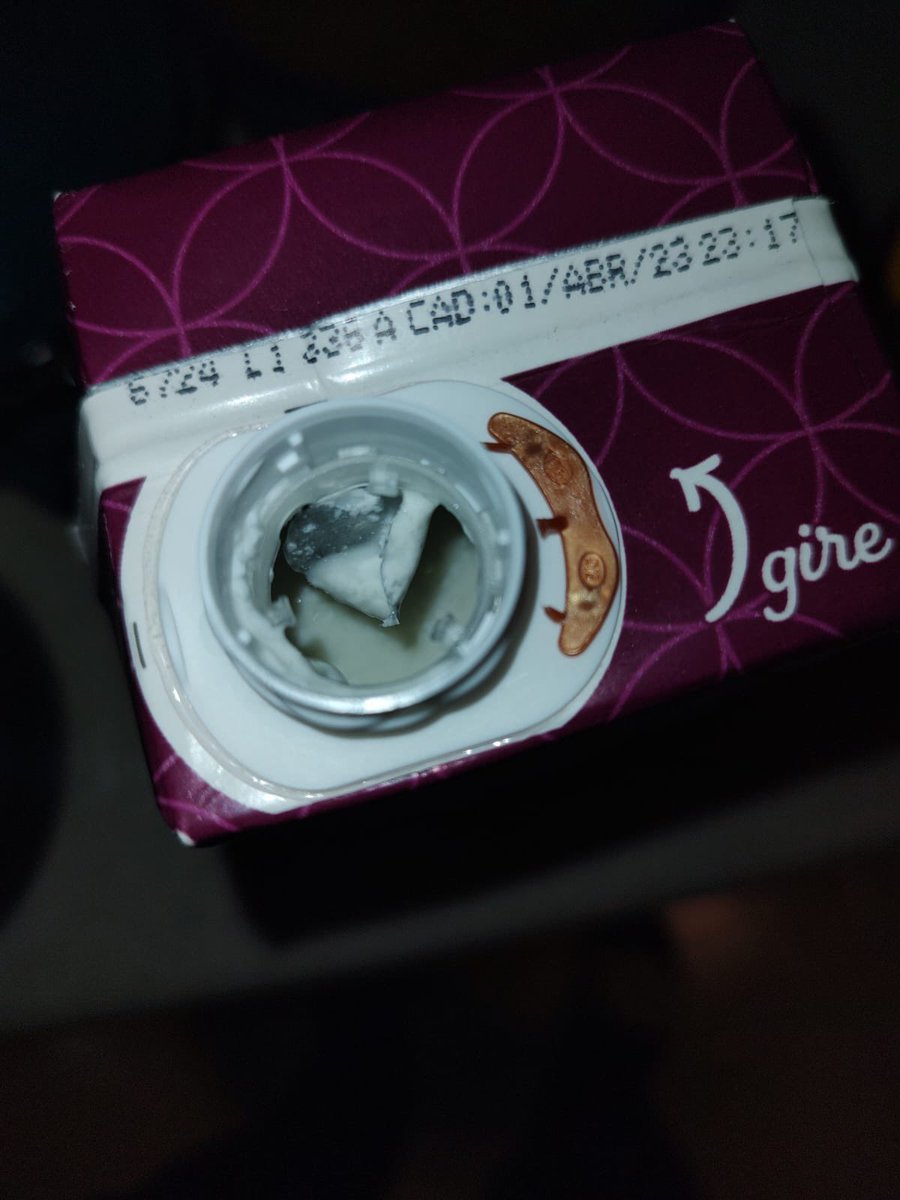KCrz12's tweet photo. Atención @Profeco 
@CocaColaMx debe verificar sus controles de calidad o, que sus compradores, en este caso @Walmart cumplan con sus políticas de manejo de producto, la leche que compré en dicho establecimiento se encuentra en mal estado, aunque la CAD es abril 23
🤢🤢🤢 https://t.co/SdTRF1bAmD
