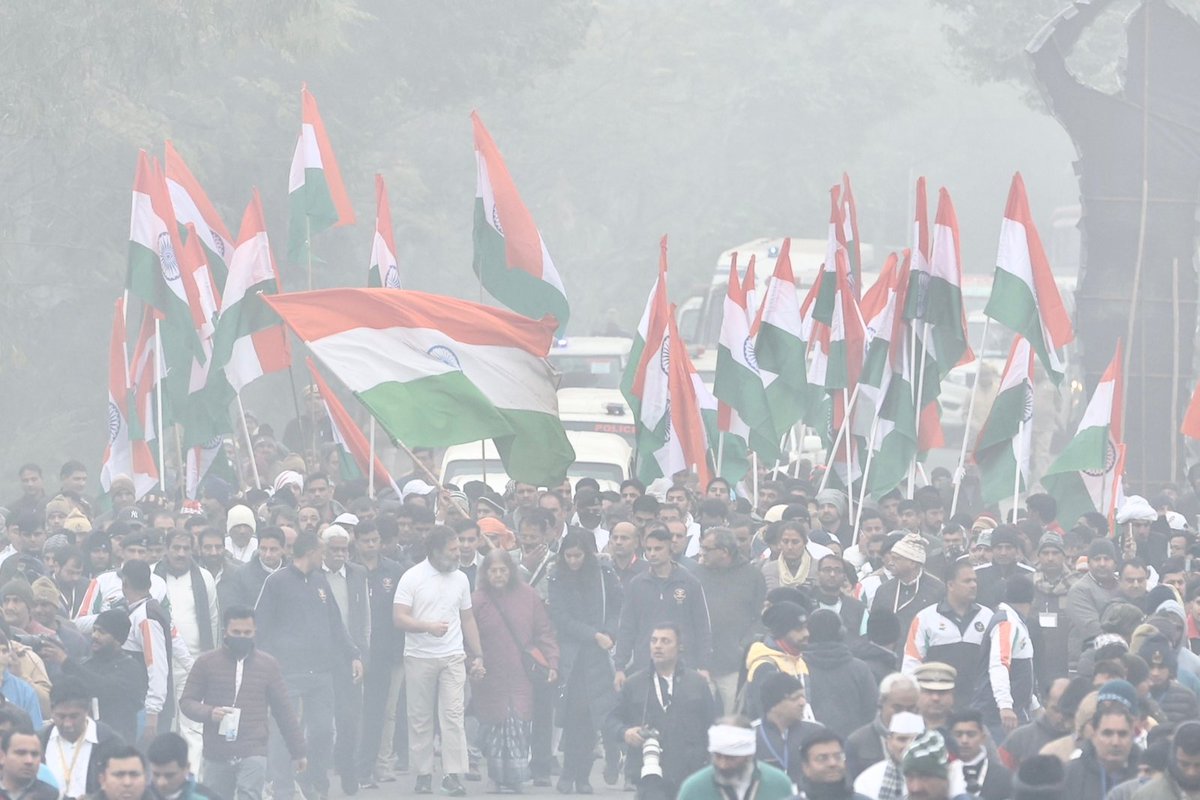 IYC's tweet photo. देश में महिलाओं पर बढ़ते अत्याचार के खिलाफ लड़ना और एकजुट होकर बेटियों को खुला आसमान देना हमारी यात्रा का मकसद है 💯✊

#BharatJodoYatra 🇮🇳 https://t.co/P6ZHY6eaqH
