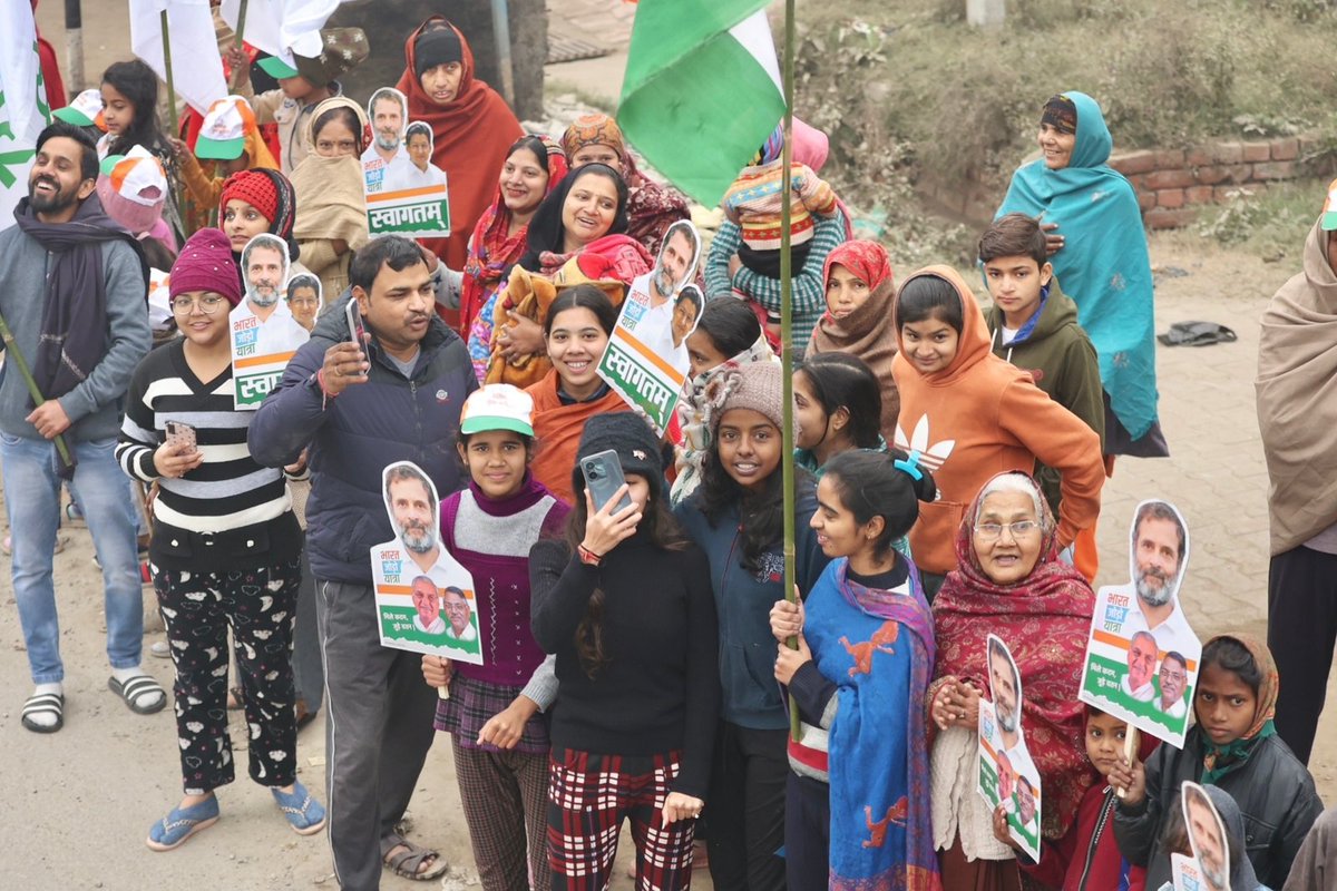 IYC's tweet photo. देश में महिलाओं पर बढ़ते अत्याचार के खिलाफ लड़ना और एकजुट होकर बेटियों को खुला आसमान देना हमारी यात्रा का मकसद है 💯✊

#BharatJodoYatra 🇮🇳 https://t.co/P6ZHY6eaqH