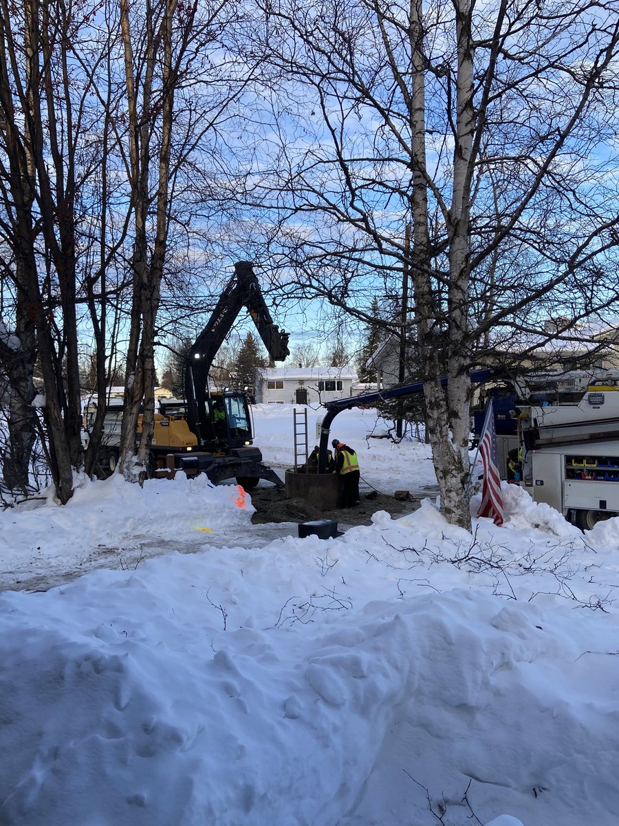 jawkneedango's tweet image. Big thank you to @AWWU_Info for absolutely kicking ass today on Warwick . Your crew was there when we needed them  , professional , comforting , competent, and they got our water turned back on in hours . Thank you for being there for us