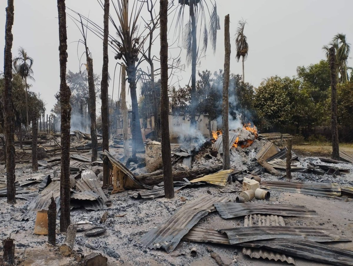 SoeMin108's tweet photo. @antonioguterres @UNHumanRights We need #UNsecuritycouncil to stop Burma terrorist military which burning down many villages everyday in Sagaing District, Burma. A lot of people have no houses and food. #WhatsHappeningInMyanmar https://t.co/rviE6u5UlK